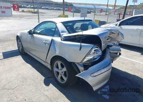 2001 Mercedes-Benz Slk 320 z USA, uszkodzony, nr VIN WDBKK65FX1F198084